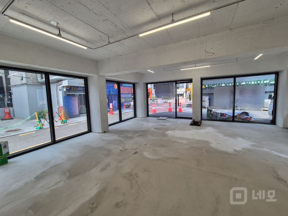 홍대 레드로드 메인라인 무권리 1층 상가 매물의 4번째 사진