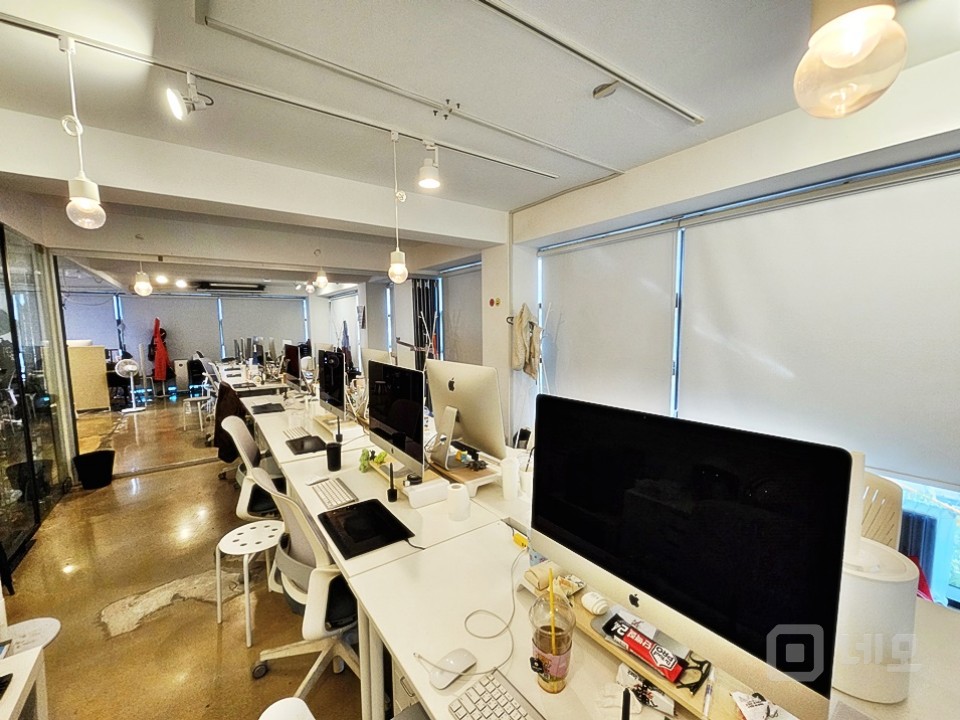 JS 서교동 깔끔한 유리룸 1개 사무실 임대 매물의 3번째 사진