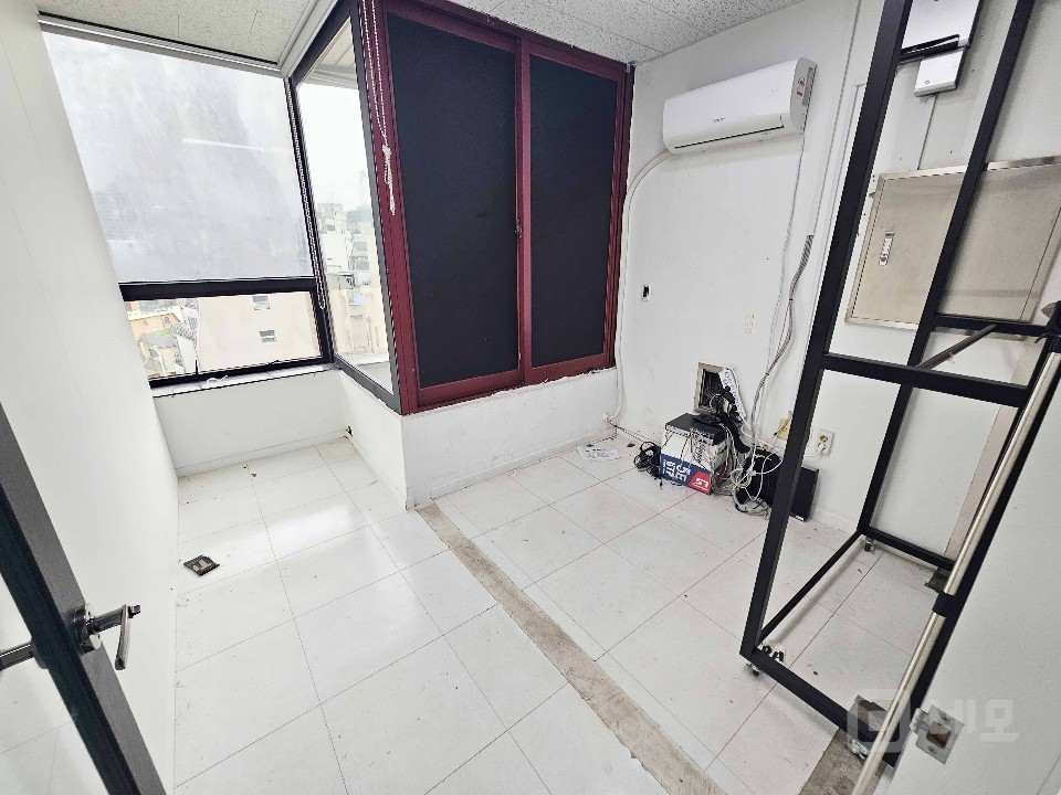 I세븐I 홍대·합정 오피스라인 인테리어 완비 80평대 사무실 임대 매물의 18번째 사진