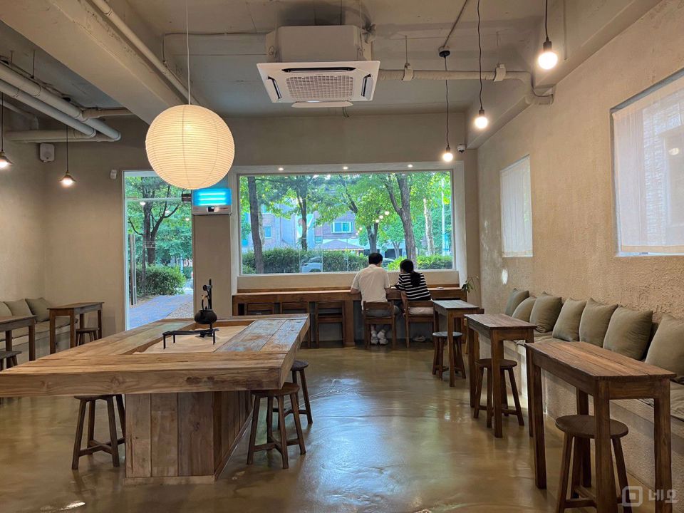 정발산동 역세권, 인테리어 및 시설 최상 카페 매물의 1번째 사진
