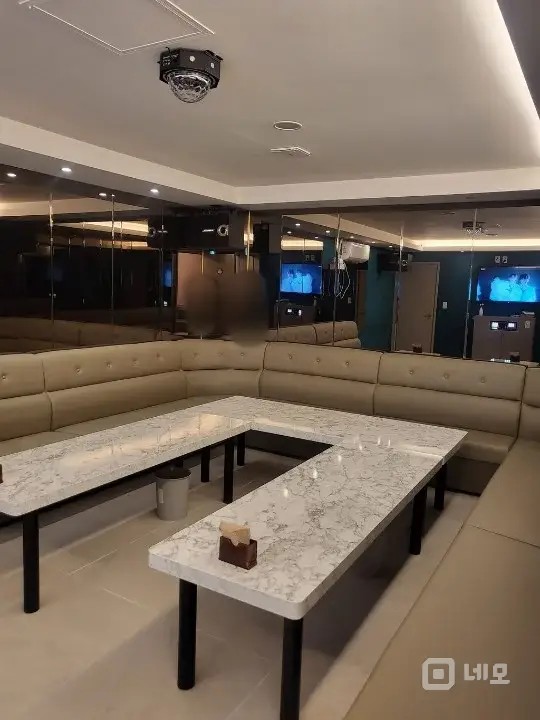 강남대로변 노래주점(주류 판매 가능) 매물의 1번째 사진