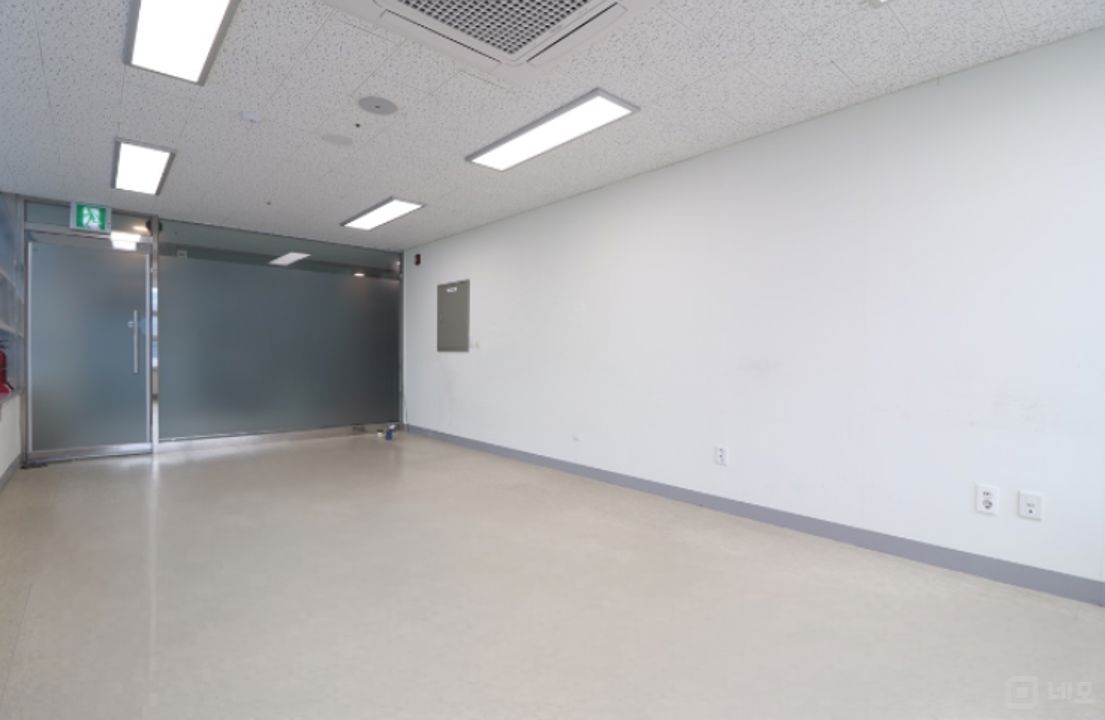 금액협의 가능! 코너양창 저렴한 1인 2인 사무실 매물의 5번째 사진