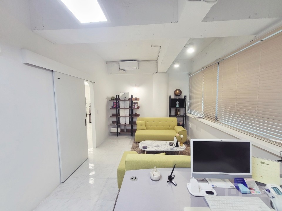 역삼역 LINE에 있는 화이트톤 인테리어 디자인 사무실 AAAAAA급 매물의 11번째 사진