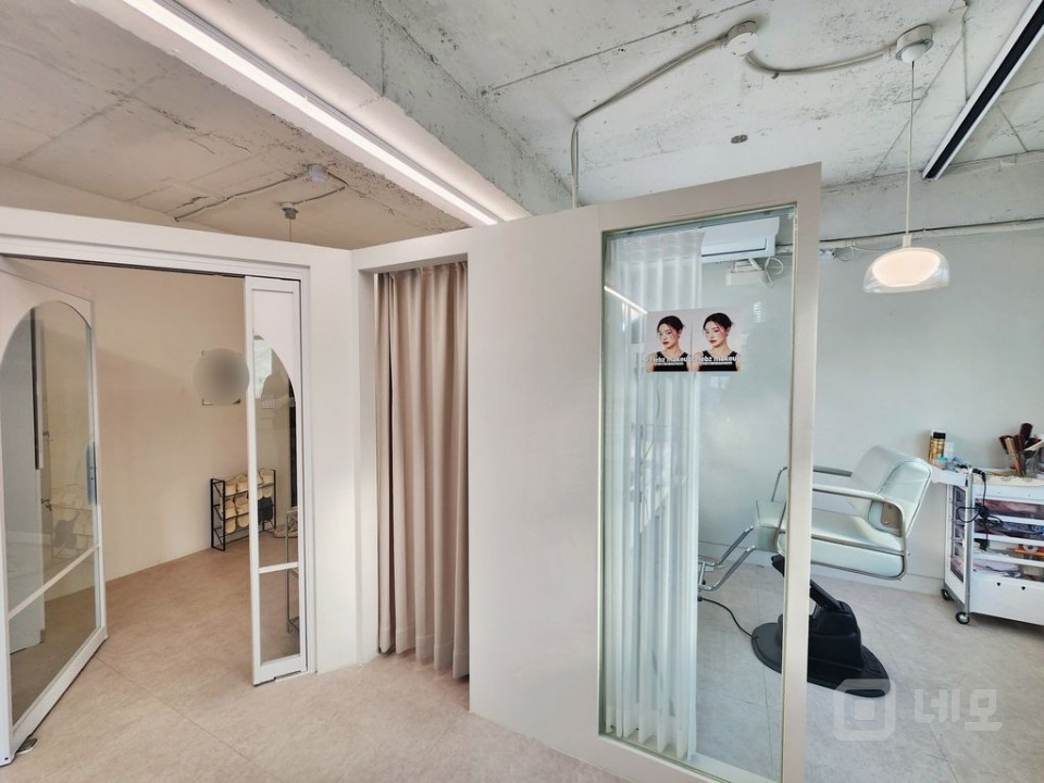 💄신사 세로수길 채광 좋은 뷰티샵💄 매물의 4번째 사진