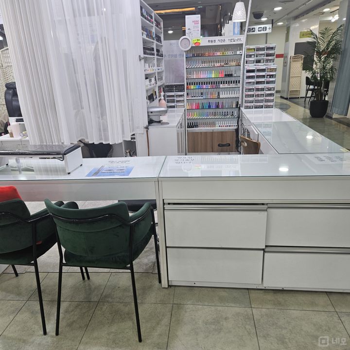 대조동 백화점 상가에 위치한 네일샵 매물의 3번째 사진