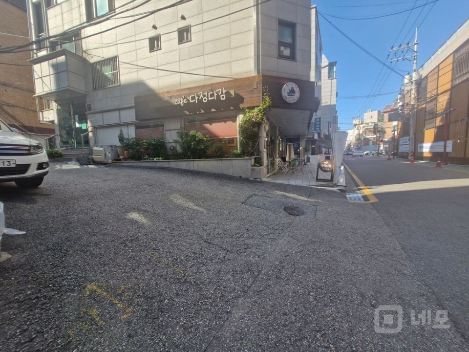 ☕ 반포동 감성 카페 창업 기회! 권리양도 (가시성 우수한 코너 상가) 매물의 9번째 사진