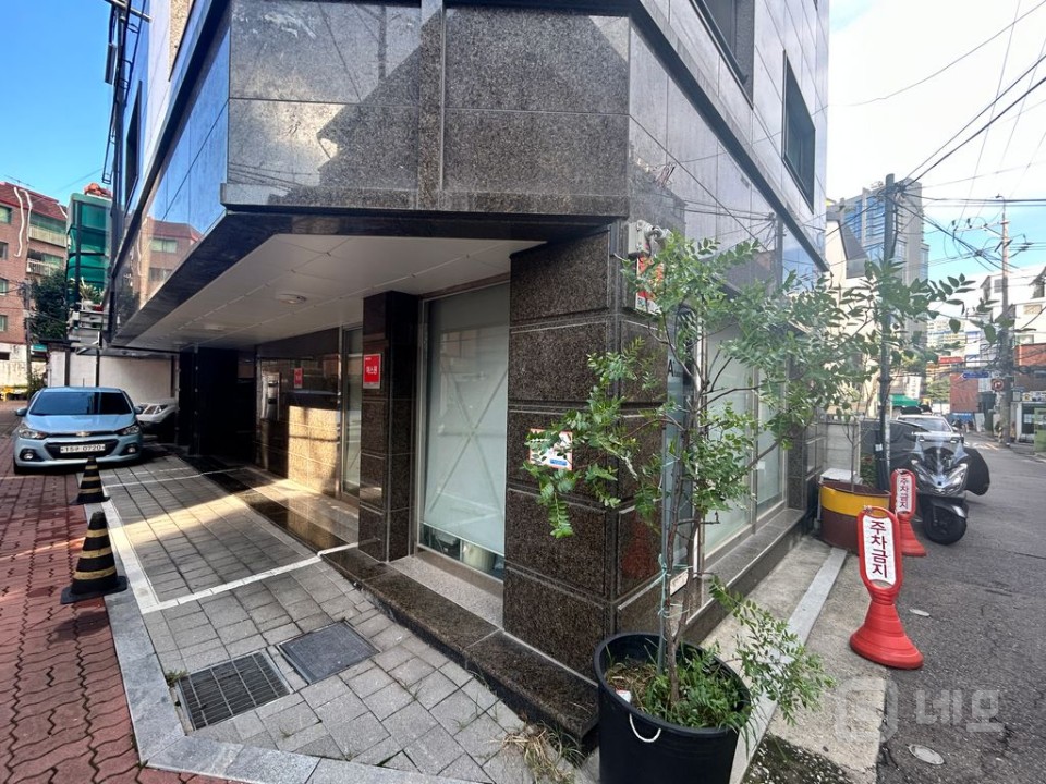 실 12평, 1층, 지정주차 가능, 소규모 사무실, 대리점 등 업종 가능 매물의 11번째 사진
