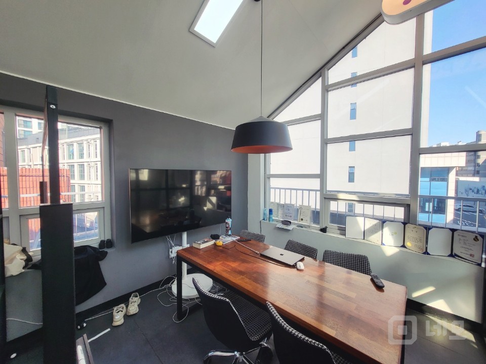 언주역 더블 테라스 특급 ACE 공간 높은층고 화이트톤 디자인 인테리어 매물의 8번째 사진