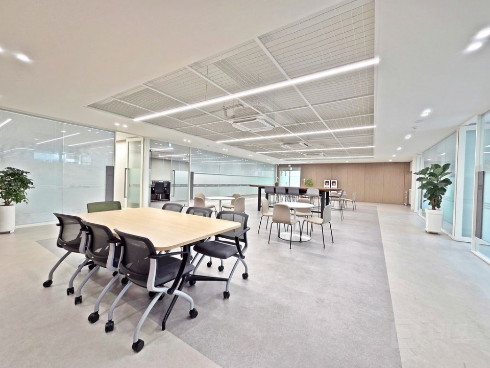 🟧 비현실적인 금액 강남 대로변 대형 오피스가 이 가격에?? 매물의 5번째 사진