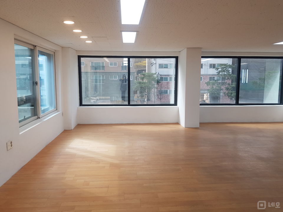 평수대비월세파격저렴햇빛잘들어옴주차가능법인사무실및개인사무실로쓰세요 매물의 7번째 사진