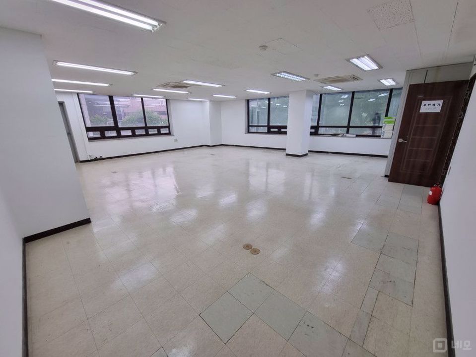 ▣3호선 및 2호선 교대역 도보 3분 이내 위치! 내부 완벽한 사무실▣ 매물의 3번째 사진