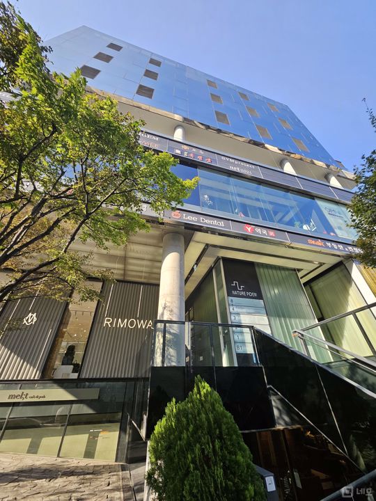 접근성 좋은 대로변, 청담동 명품거리 2층 상가 매물의 7번째 사진