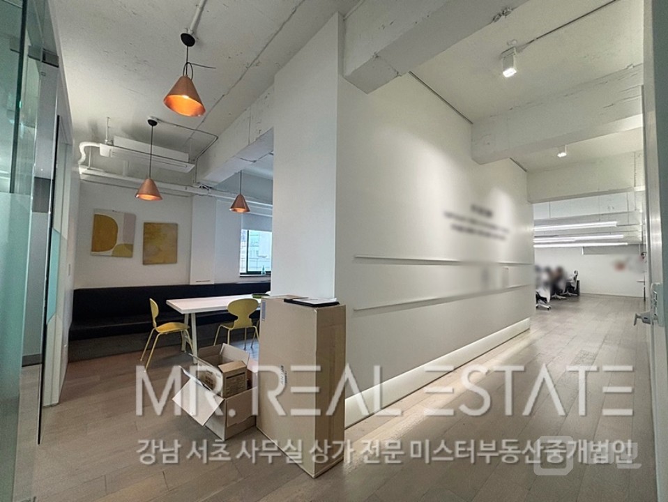 도산공원사거리.대로변.인테리어ACE사무실.발렛가능 매물의 3번째 사진