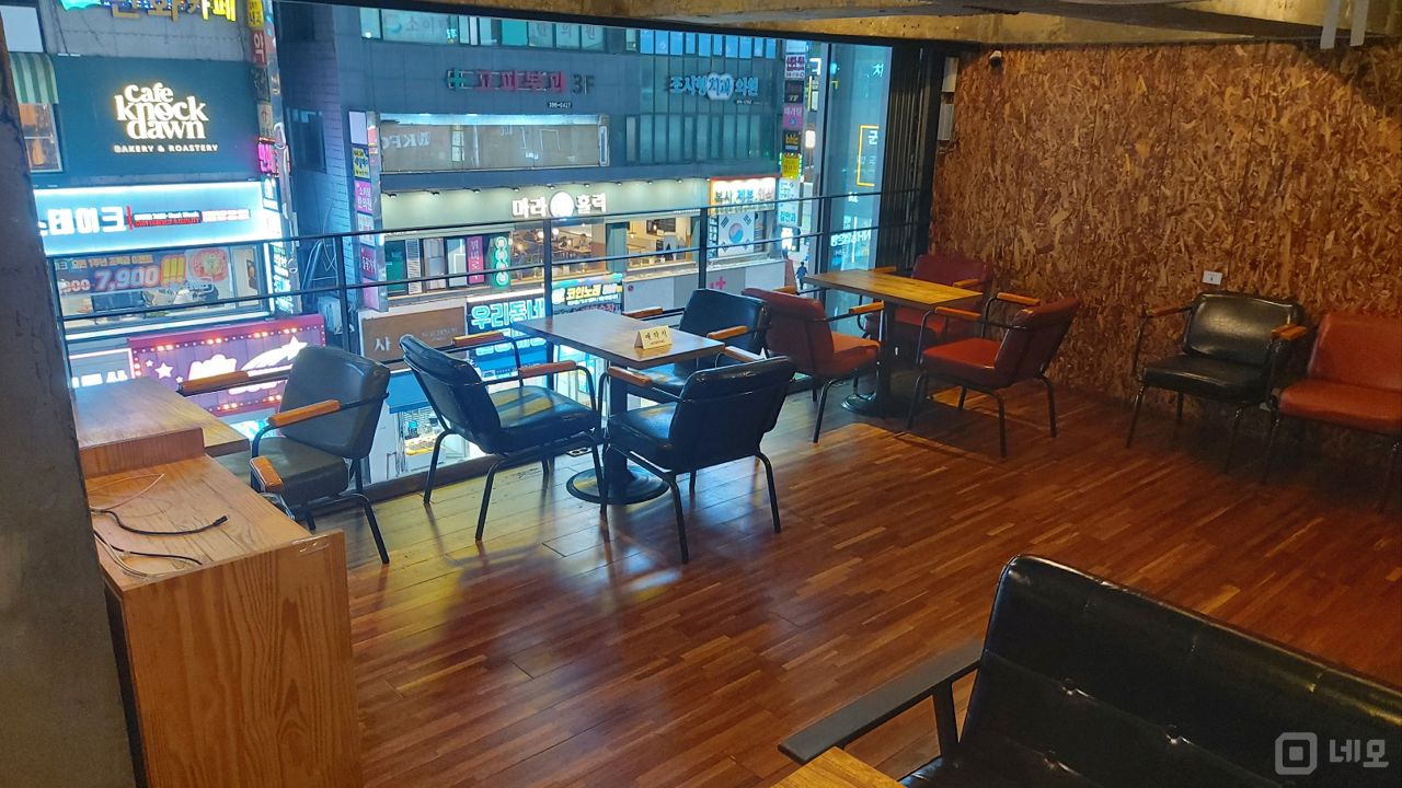 산본역 역세권, 산본동 메인상권에 위치한 3층 상가 매물의 1번째 사진