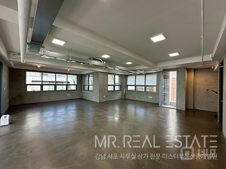 실사진 강남구청역3분 코너건물 자주식주차 리모델링 매물의 1번째 사진