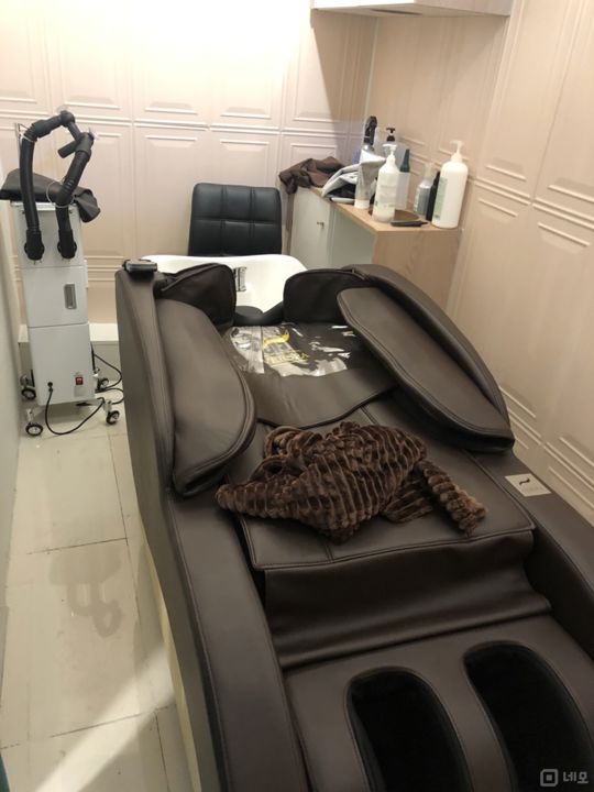 노고산동 신촌역 역세권, SNS 핫플레이스, 외국인 고객도 많은 미용실 매물의 6번째 사진