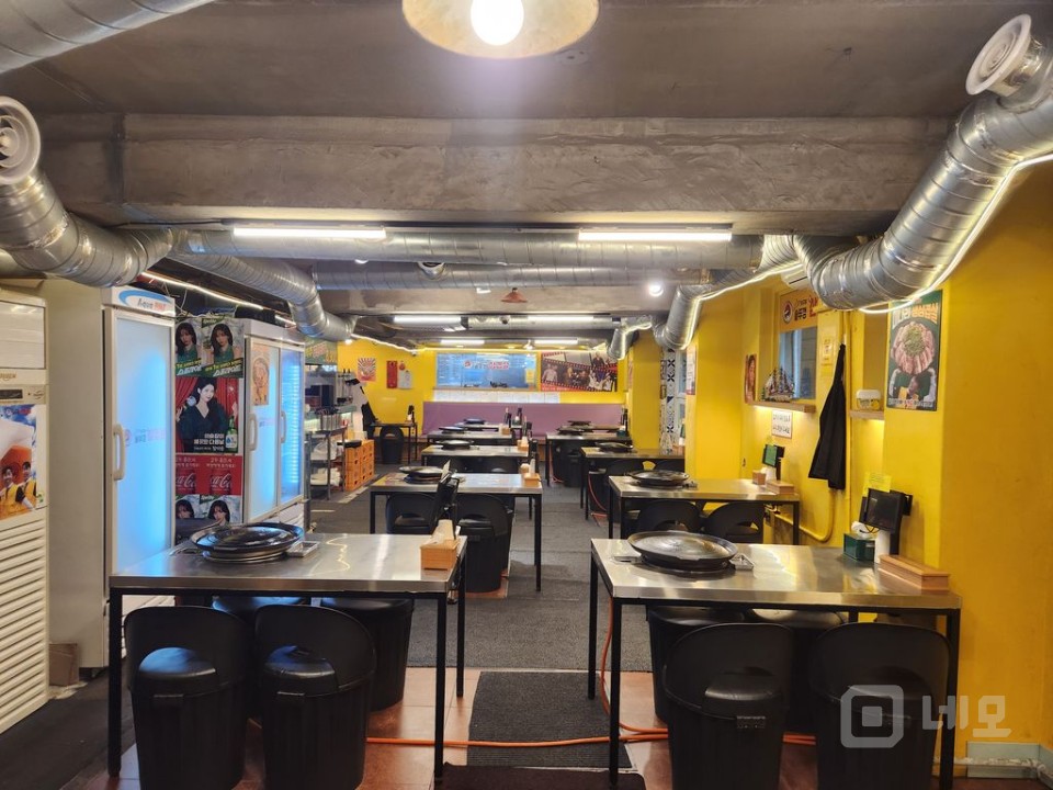 홍대 핵심 상권, 노출 최상 1층 고깃집 가능 상가 L 매물의 2번째 사진