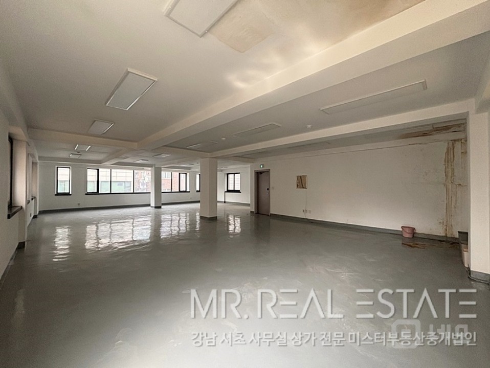 신사역 도보1분.단독층.평수대비저렴ACE사무실 매물의 4번째 사진