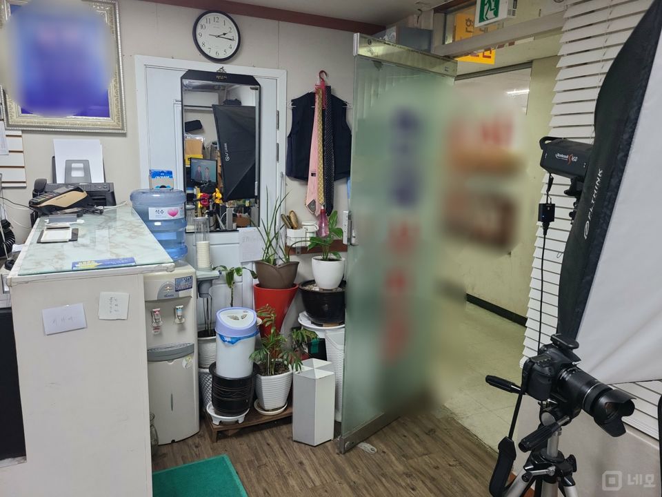 방배동 단지 내 상가에 위치한 사진관 매물의 1번째 사진