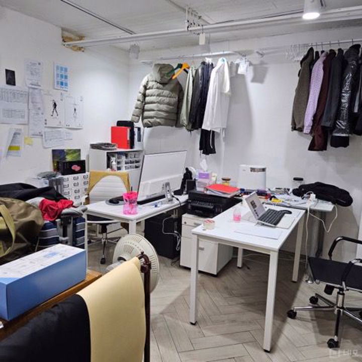 깔끔한 인테리어 완비된 성산동 점포 매물의 2번째 사진