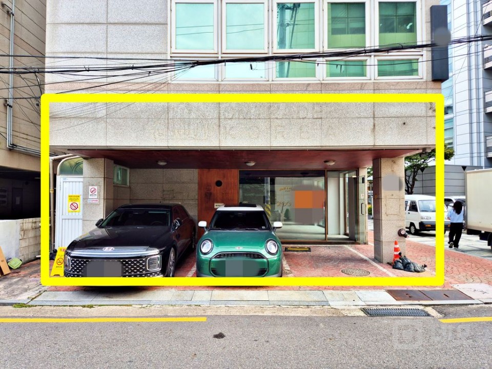 RISE 무권리 1층 망원역 인근  매물의 1번째 사진