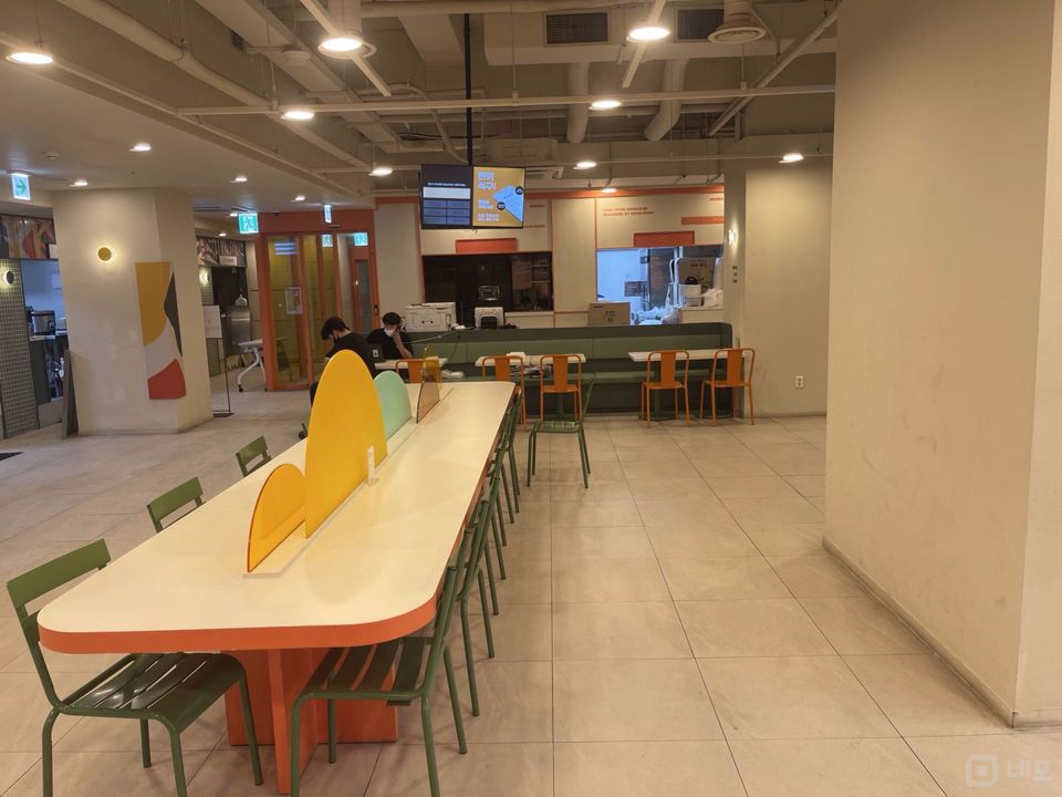 역삼동 대로변 앞, 회사원 수요 및 배달 매출 좋은 분식점 매물의 1번째 사진