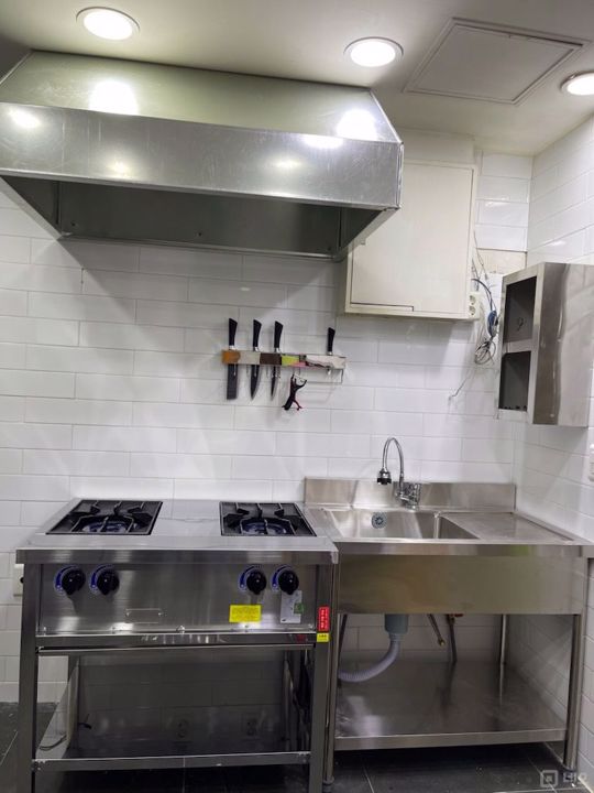 교대역 초역세권, 대로변에 위치한 가시성 좋은 지하1층 상가 매물의 1번째 사진