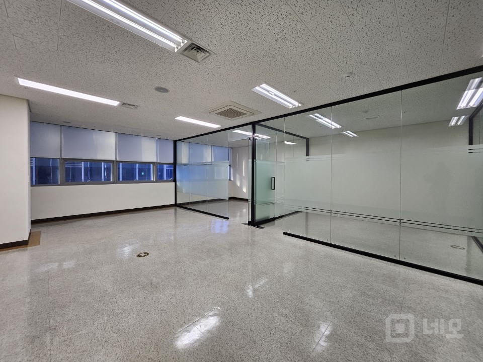 가산역 사무실 실23평 룸2개 탕비 즉시입주가능 매물의 2번째 사진