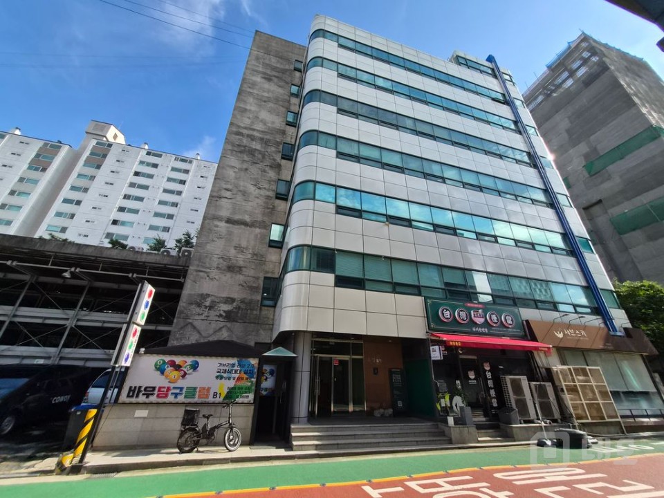 실사진 역삼초인근 자주식2대 S급인테리어 대로변 코너 매물의 16번째 사진