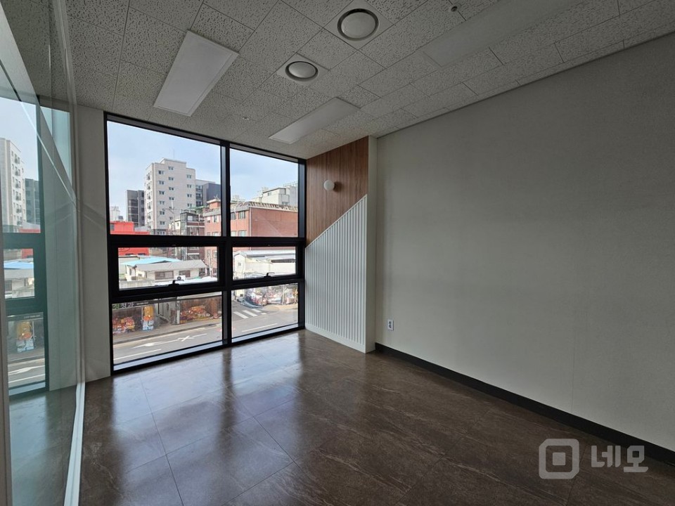 ⭐ 초역세권 사무실. 룸 2개 풀인테리어 . 코너호실 ⭐ 매물의 5번째 사진