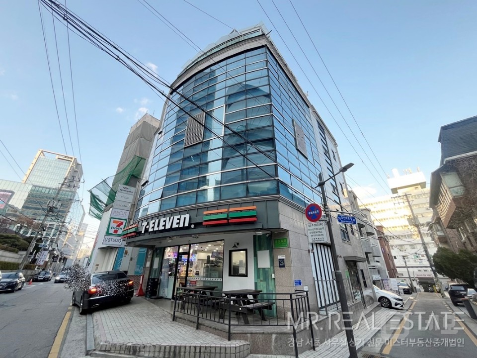 신사역3분 빠른입주 통창 엘베 자주식주차 단독층사용 매물의 14번째 사진