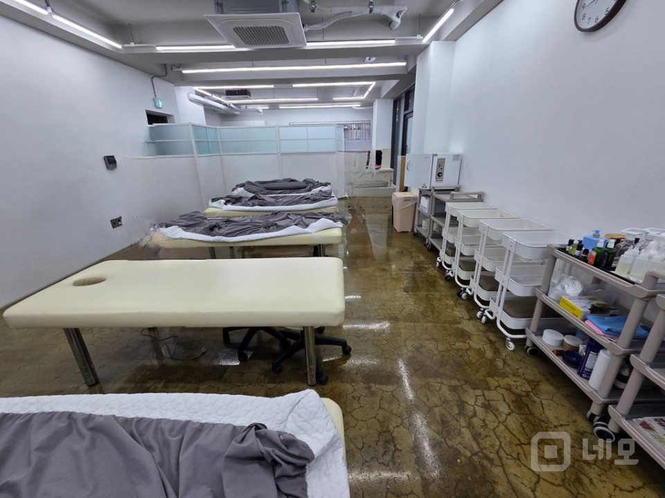 홍대역 도보1분 초역세권 1층 무권리 전용 28평 매물의 2번째 사진