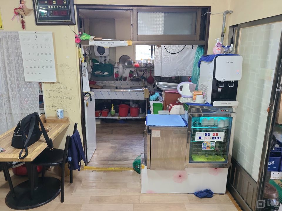 정릉동 복합상권에 위치한 실내포차 매물의 2번째 사진