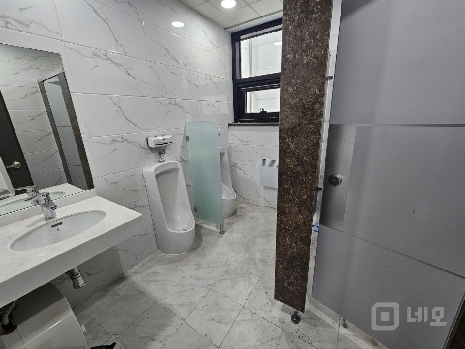 각 층83평 총 4개층까지 사용가능한 신축건물입니다. 병의원 학원추천 매물의 5번째 사진