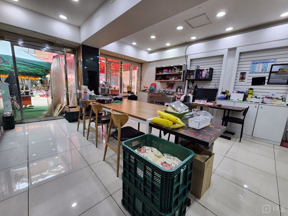 거주민 유동인구가 풍부한 신월동 점포 매물의 1번째 사진