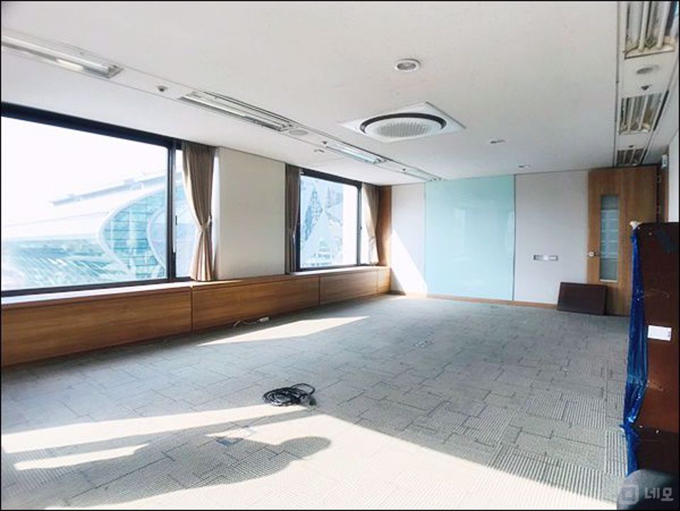 ●시청역 을지로입구역 초 역세권 위치! 대로변 대형 인프라 사무실 임대 매물의 6번째 사진
