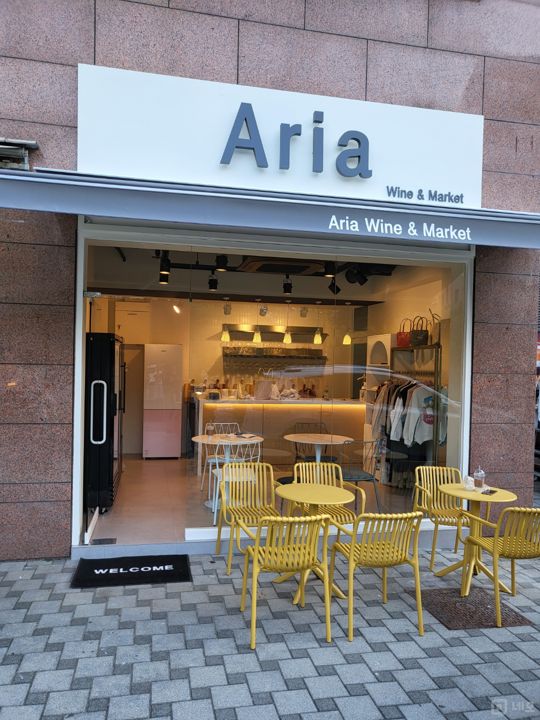 종암동 상권이 잡혀 있는 단지내 상가에 위치한 와인샵 매물의 6번째 사진