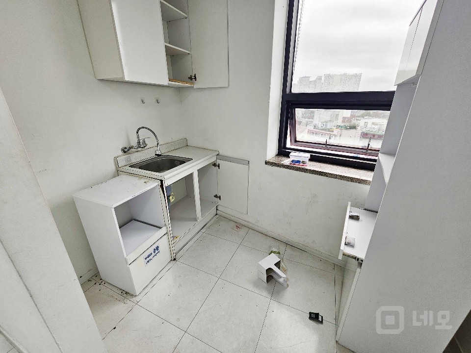 I세븐I 홍대·합정 오피스라인 인테리어 완비 80평대 사무실 임대 매물의 17번째 사진