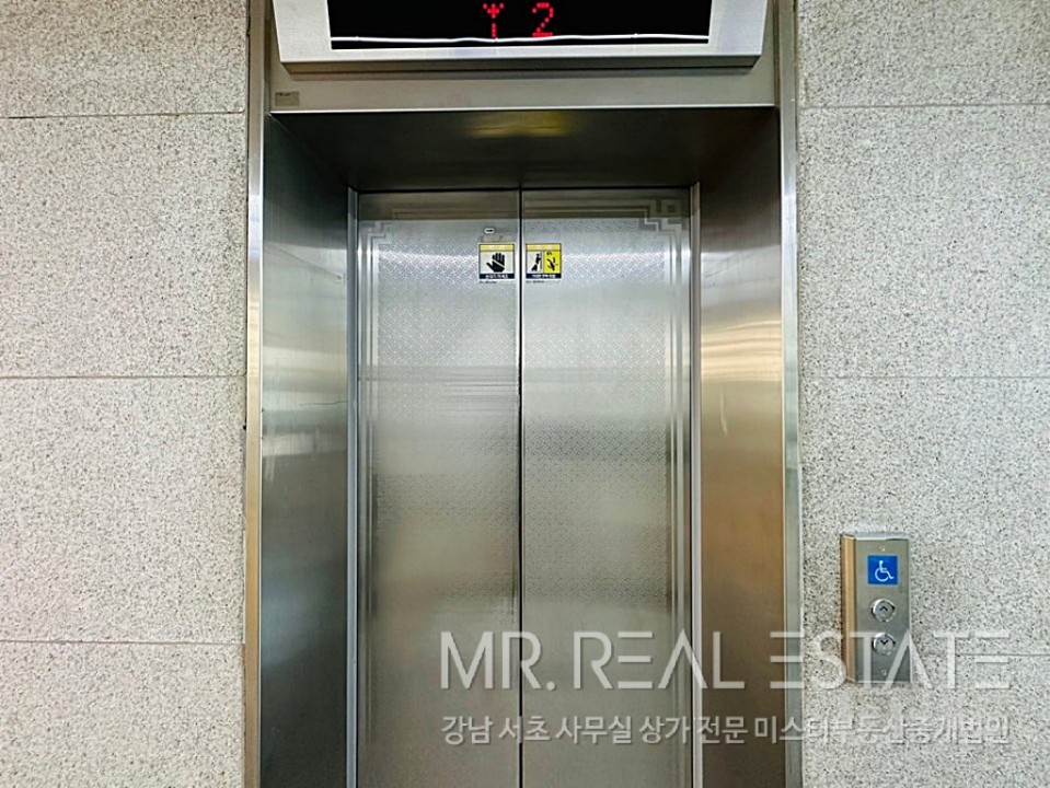 실사진 교대역3분 주차3대이상 대로변 S급인테리어 무권리 매물의 13번째 사진