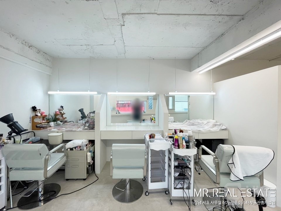 세로수길메인.중심코너.유동인구多.ACE.현뷰티샵 매물의 14번째 사진