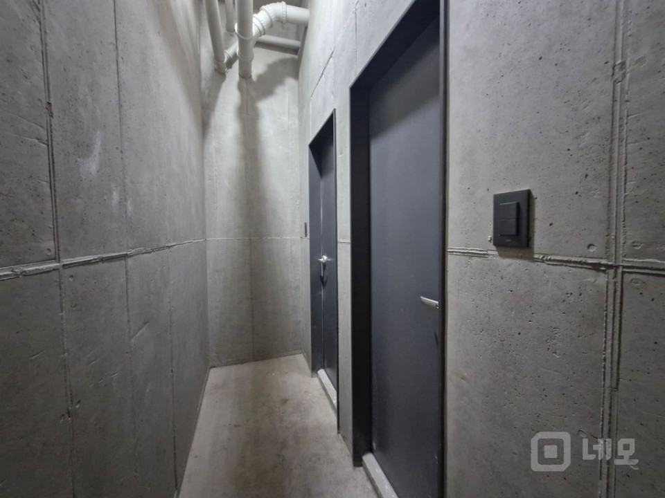 역삼동 핵심상권 1층 상가! 신논현역 인접 · 젊은층 핫플 입지 매물의 3번째 사진