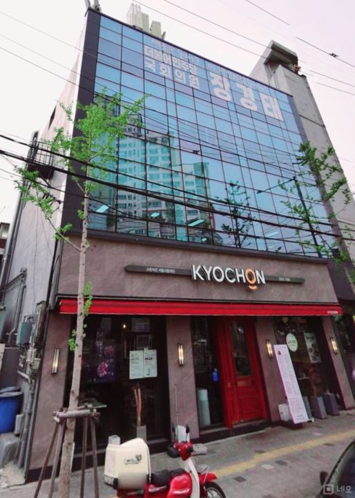 아파트대단지 부근 전농동사거리 대로변에 위치한 1층 치킨집 매물의 5번째 사진