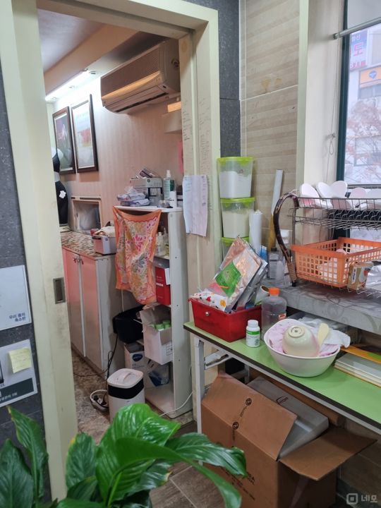 휘경동 대단지 아파트 상가 위치, 단골고객 다수, 권리 저렴한 피부미용샵 매물의 3번째 사진