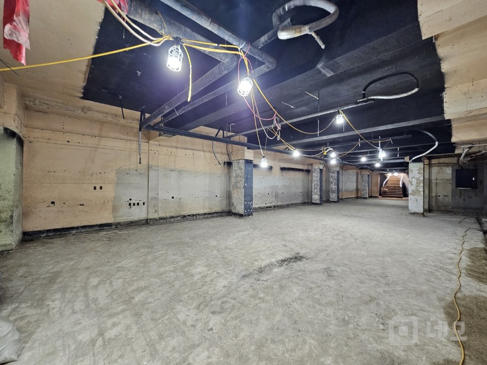 (방이역 1번출구 도보 2분)오금동 지하1층 90평 근생  매물의 2번째 사진