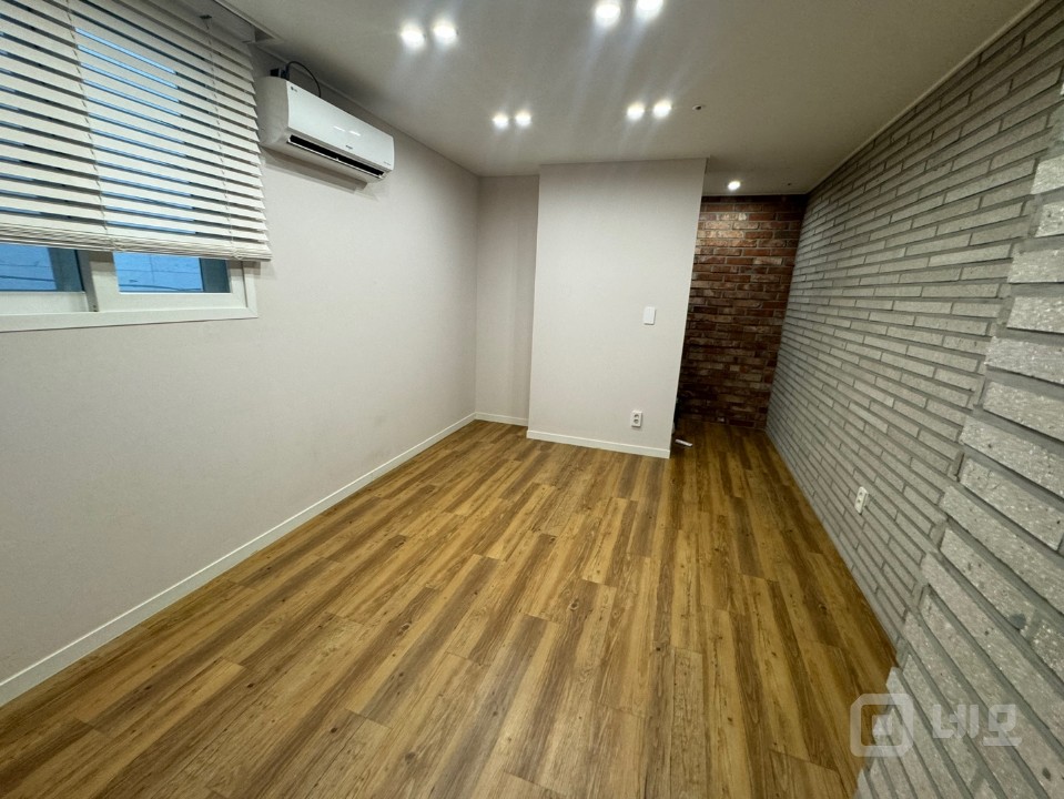 상봉역 도보3분 신축급 저렴한 소형사무실 매물의 9번째 사진