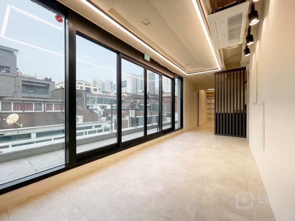 언주역 인근 초역세권 룸3개 및 발코니있는 사무실  매물의 2번째 사진