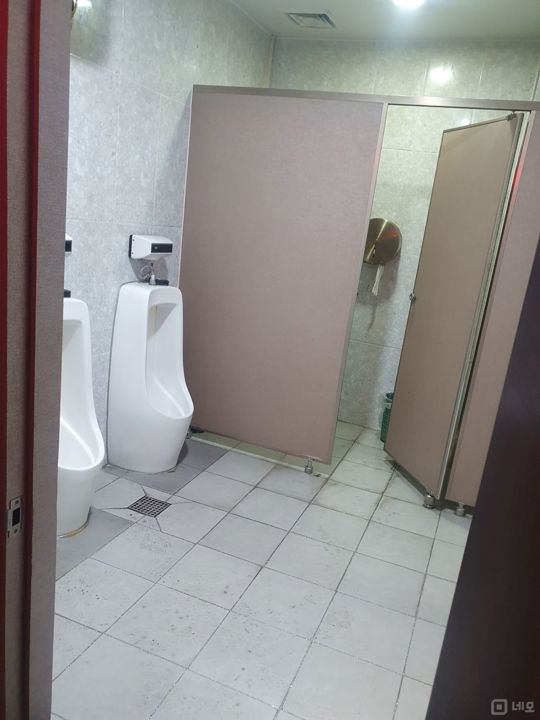 화곡동 까치산역 복개천 먹자골목 초입 노래방 매매 매물의 12번째 사진