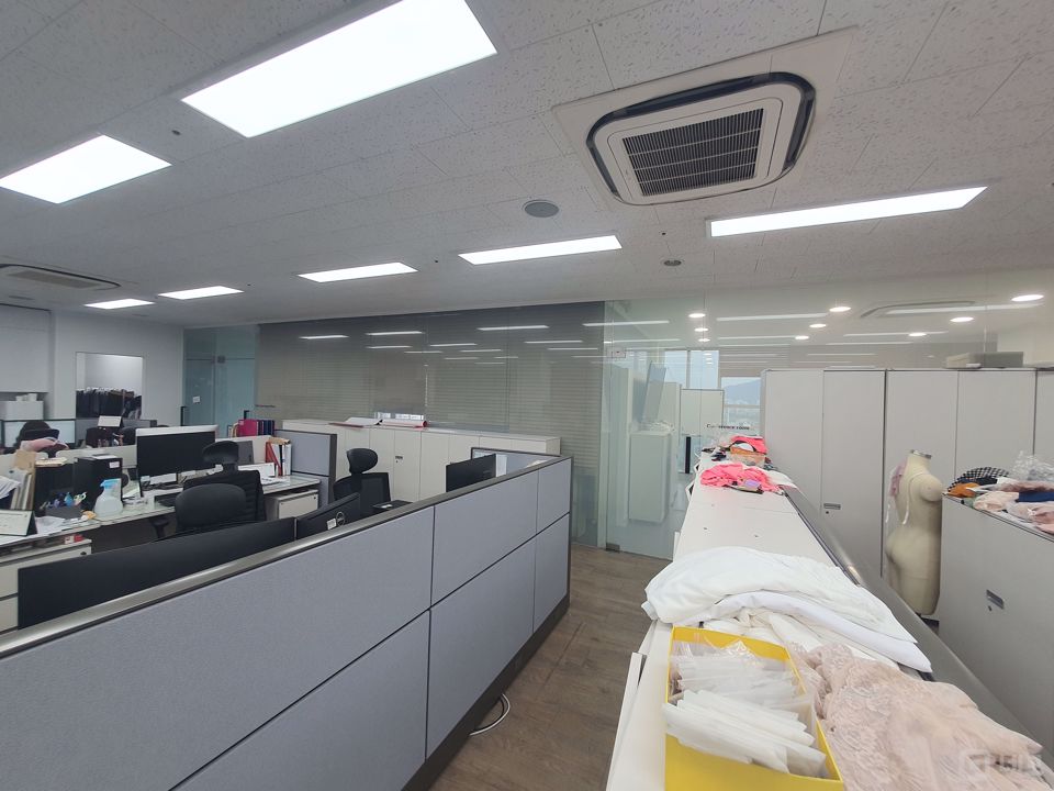 조망우수 / 지식산업센터 / 실85평  / 천장형냉난방기 / 고층부코너 매물의 5번째 사진