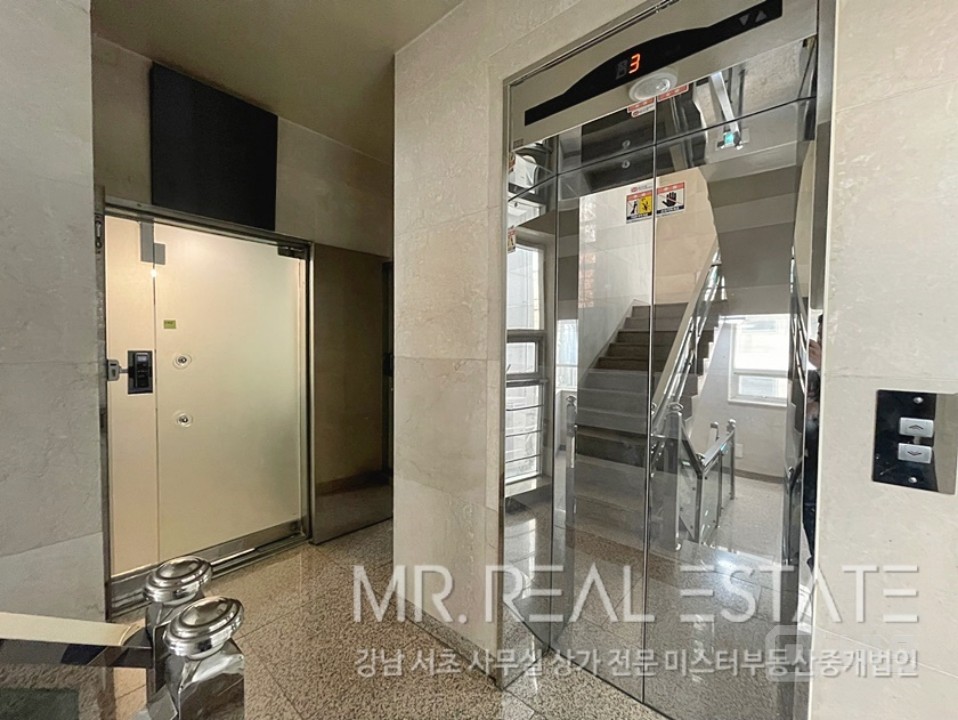 주차2대무료.S급가성비사무실.인테리어완비.채광ACE 매물의 13번째 사진