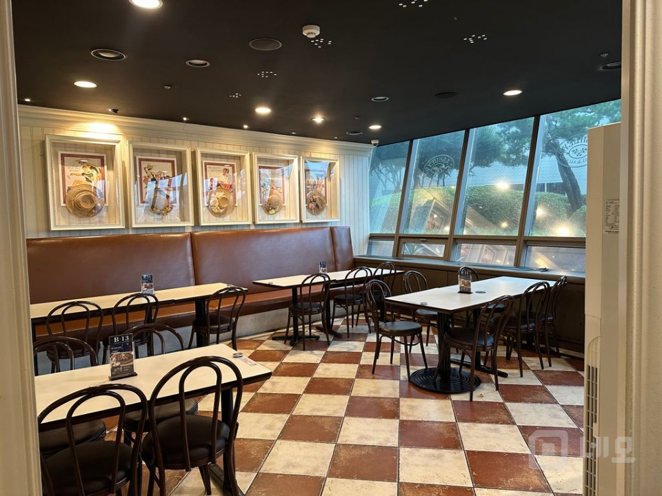 애슐리 퀸즈 강변점 자리 하늘공원뷰, 통창뷰, 식당가 매물의 3번째 사진